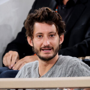 Pierre Niney en tribune (jour 13) lors des Internationaux de France de Tennis de Roland Garros 2022 à Paris, France, le 3 juin 2022. © Dominique Jacovides/Bestimage