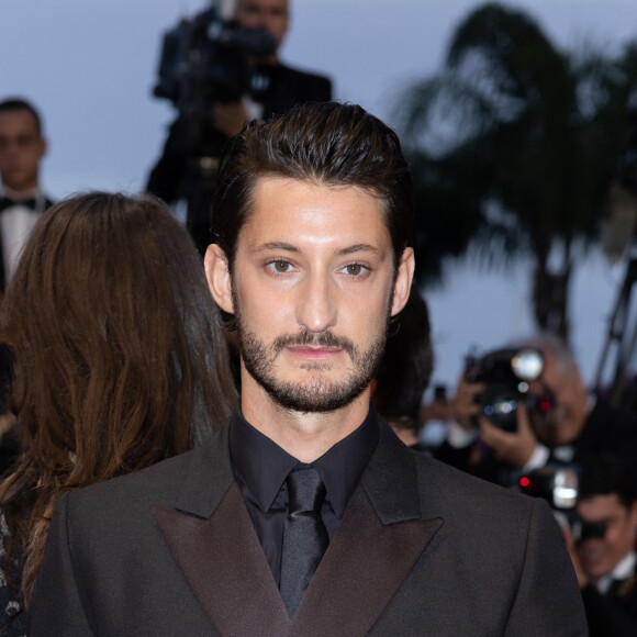 Pierre Niney - Montée des marches du film « Mascarade » lors du 75ème Festival International du Film de Cannes. Le 27 mai 2022 © Olivier Borde / Bestimage