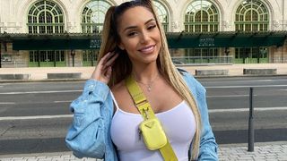 "Jour férié jour à poil ?" : Mélanie Orl poste une photo très dénudée pour souhaiter un bon "jour férié" à ses fans, les critiques fusent