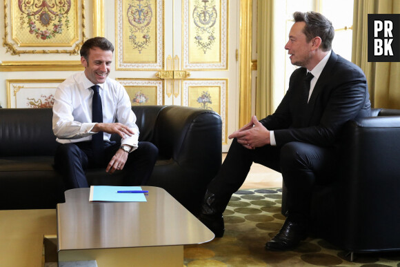 Le président français Emmanuel Macron recoit Elon Musk, Président directeur général de X Corp et Tesla, pour un entretien au Palais de l'Elysée, à Paris, le 15 mai 2023. © Stéphane Lemouton / Bestimage