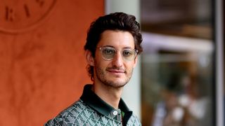 A ne pas manquer ce soir : ce film pour lequel Pierre Niney s'est complètement métamorphosé