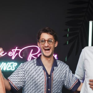 Exclusif - Eric Judor et Ramzy Bedia (jurés du TikTok Short Film Festival) reçoivent Pierre Niney sur leur TikTok @ericetramzy en marge du 76ème Festival International du Film de Cannes, France, le 22 mai 2023. Au programme, ce sont des interviews bien décontractées et nullement préparées de différentes personnalités, le tout lors du Festival de Cannes. © Jack Tribeca/Bestimage 