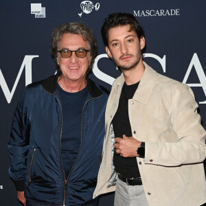 François Cluzet et Pierre Niney - Avant-première du film "Mascarade" au cinéma Pathé Wepler à Paris. Le 20 octobre 2022 © Coadic Guirec / Bestimage