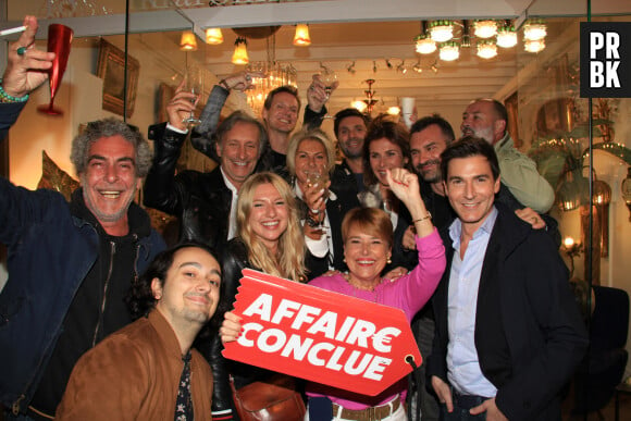 Exclusif - Caroline Margeridon, Valentine, la fille de S.Davant, les acheteurs de “Affaire Conclue” - Fête des puces de St Ouen au marché Biron avec les acheteurs de l'émission "Affaire conclue" le 6 octobre 2022. © Philippe Baldini / Bestimage