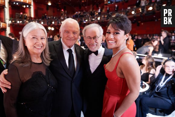 Stella Arroyave, Anthony Hopkins, Steven Spielberg et Ariana DeBose à la 94ème édition de la cérémonie des Oscars à Los Angeles, le 27 mars 2022.