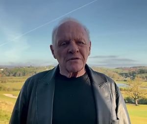 Anthony Hopkins prononce un discours de remerciement pour son Oscar du meilleur acteur, depuis le Pays de Galles le 25 avril 2021