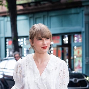 06/27/2023 Taylor Swift heads to Electric Lady Studio in the West Village in New York City. The American pop star wore a white blouse paired with a denim miniskirt and tan loafers. VIDEO AVAILABLE 