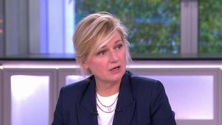 C à vous : un gros départ dans l'émission d'Anne-Elisabeth Lemoine, France 5 remanie aussi C l'hebdo