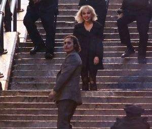 Lady Gaga et Joaquin Phoenix tournent des scènes du film "Joker: Folie à deux" sur les marches rendues célèbres dans le premier opus à New York le 3 avril 2023. 