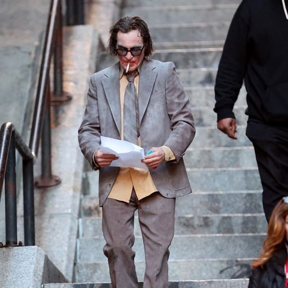 Lady Gaga et Joaquin Phoenix tournent des scènes du film "Joker: Folie à deux" sur les marches rendues célèbres dans le premier opus à New York le 3 avril 2023. 