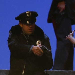 Lady Gaga et Joaquin Phoenix tournent des scènes du film "Joker: Folie à deux" sur les marches rendues célèbres dans le premier opus à New York, le 2 avril 2023. C'est sur cet escalier, à l'angle des avenue Shakespeare et Anderson que Joaquin Phoenix y avait effectué son célèbre pas de danse au coeur du Bronx, dans "Joker". 