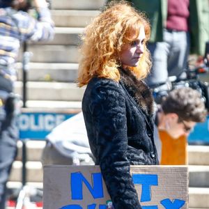 "A la base, je ne connaissais pas du tout Stefani, j'avais l'impression de ne jamais vraiment l'avoir rencontrée, même pendant le test de maquillage et de coiffure. Mais à partir du moment où je l'a appelé Lee, c'est comme si tout avait changé".
Lady Gaga sur le tournage du film "Joker: Folie à deux" à New York, le 26 mars 2023. 