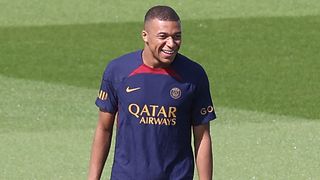 Kylian Mbappé vient-il d'annoncer son départ au Real avec ces indices ? Les supporters analysent tout et lâchent leurs théories ridicules
