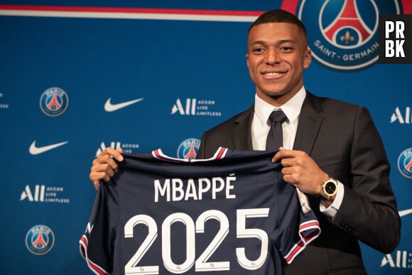 Kylian Mbappé lors d'une conférence de presse donné en l'honneur de son renouvellement de son contrat au Paris Saint-Germain. © Aurelien Morissard/Panoramic/Bestimage