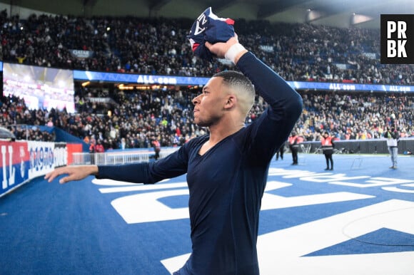 Joie des joueurs du PSG en fin de match apres la victoire contre Strasbourg au Parc Des Princes, le 28 décembre 2022.