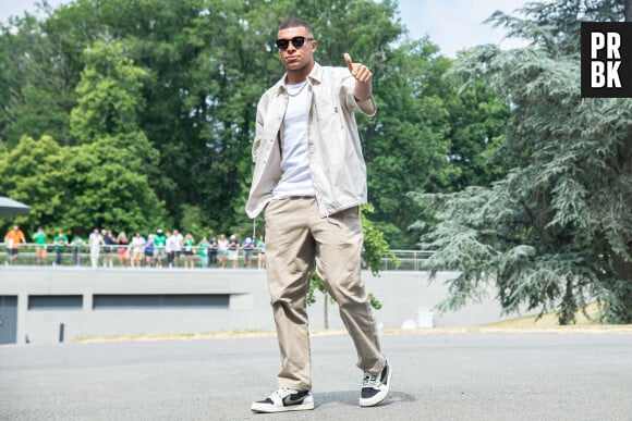 Kylian Mbappé arrive à Clairefontaine, le 9 juin 2023.