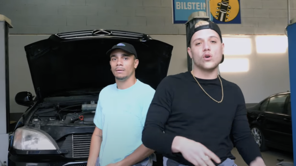 PLK a la meilleure version de Waze possible puisque c'est Mister V qui lui dit où aller en voiture et c'est hilarant