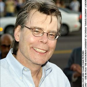 "STEPHEN KING" - 1ERE DU FILM "THE MANCHURIAN CANDIDATE" AU CINEMA "SAMUEL GOLDWIN" A BEVERLY HILLS "PLAN SERRE" HOMME ECRIVAIN The Manchurian Candidate Premiere, Samuel Goldwin Theatre, Beverly Hills, Calif 7/22/04 King