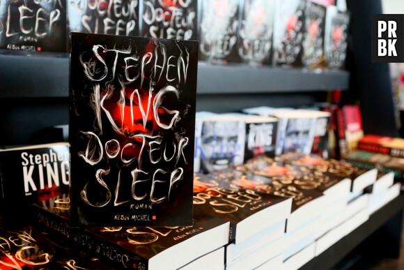 Paris, le 13 11 2013 - Seance de dedicace a l'occasion de la sortie du dernier livre de Stephen King "Docteur Sleep" - Mk2 Bibliotheque 