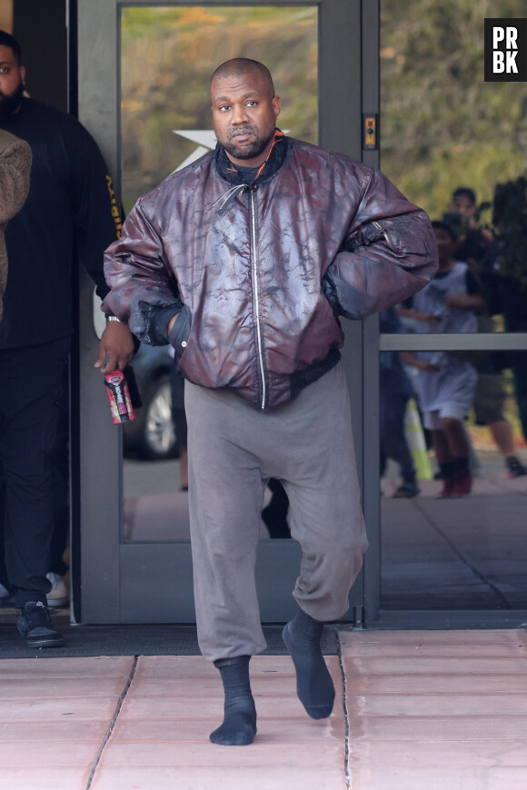 Il devrait bientôt faire son retour en musique.
Le rappeur Ye (Kanye West) est allé voir jouer son fils Saint dans un match de basket à la Mamba Academy à Thousand Oaks. Le 16 juin 2023