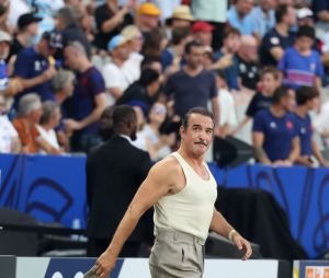 Jean Dujardin - Cérémonie d'ouverture de la Coupe du Monde de Rugby France 2023 avant le match de la Poule A entre la France et la Nouvelle-Zélande au Stade de France à Saint-Denis le 8 septembre 2023. © Dominique Jacovides/Bestimage
