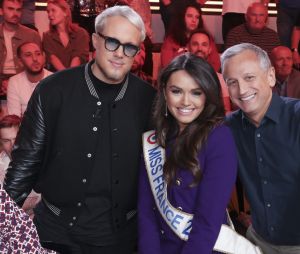 Exclusif - Guillaume Genton, Diane Leyre (Miss France 2022), Lionel Stan - Sur le plateau de l’émission TPMP (Touche Pas à Mon Poste) présentée en direct par C.Hanouna et diffusée sur C8 - Paris le 19/09/2022 - © Jack Tribeca / Bestimage