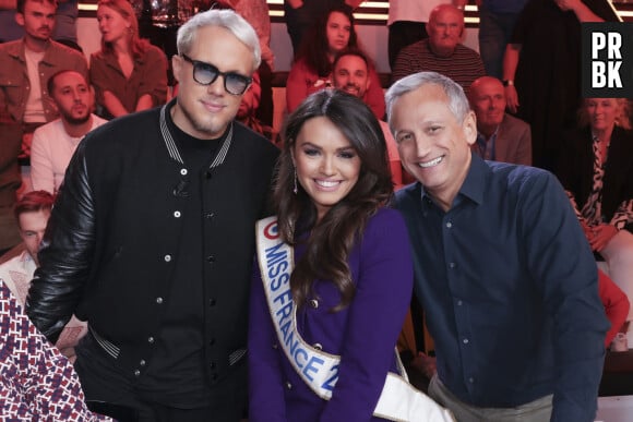 Exclusif - Guillaume Genton, Diane Leyre (Miss France 2022), Lionel Stan - Sur le plateau de l’émission TPMP (Touche Pas à Mon Poste) présentée en direct par C.Hanouna et diffusée sur C8 - Paris le 19/09/2022 - © Jack Tribeca / Bestimage