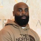 "Booba voulait rentrer dans l'octogone avec ça ?" : Kaaris teste la puissance de sa droite sur une machine de forain (et le score est juste effrayant)