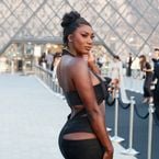 "Il m'a juste dit que je sentais trop bon..." : Aya Nakamura croise Usher à la Fashion Week, c'est déjà mémorable