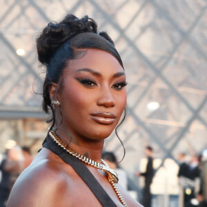 Aya Nakamura - Photocall de la soirée Lancome X Louvre lors de la Fashion week de Paris (PFW), dans la cour du musée du Louvre, à Paris, France, le 26 septembre 2023. © Christophe Clovis/Bestimage