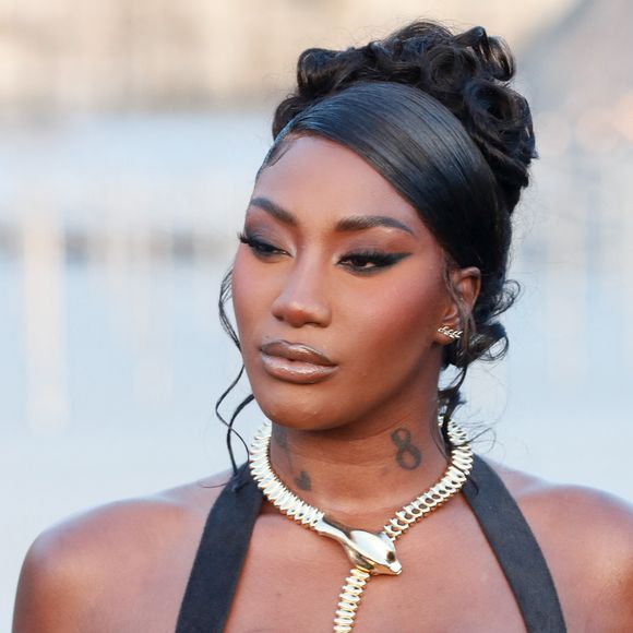 Aya Nakamura - Photocall de la soirée Lancome X Louvre lors de la Fashion week de Paris (PFW), dans la cour du musée du Louvre, à Paris, France, le 26 septembre 2023. © Christophe Clovis/Bestimage