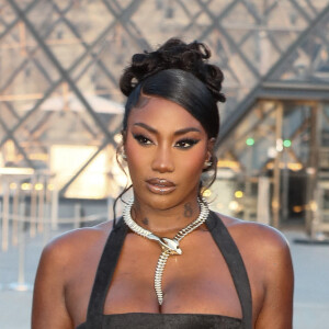 Aya Nakamura - Photocall de la soirée Lancome X Louvre lors de la Fashion week de Paris (PFW), dans la cour du musée du Louvre, à Paris, France, le 26 septembre 2023. © Christophe Clovis/Bestimage