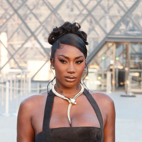 Aya Nakamura - Photocall de la soirée Lancome X Louvre lors de la Fashion week de Paris (PFW), dans la cour du musée du Louvre, à Paris, France, le 26 septembre 2023. © Christophe Clovis/Bestimage