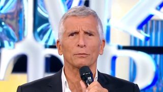 Malaise dans N'oubliez pas les paroles, Nagui à deux doigts d'aider une candidate à trouver la bonne réponse