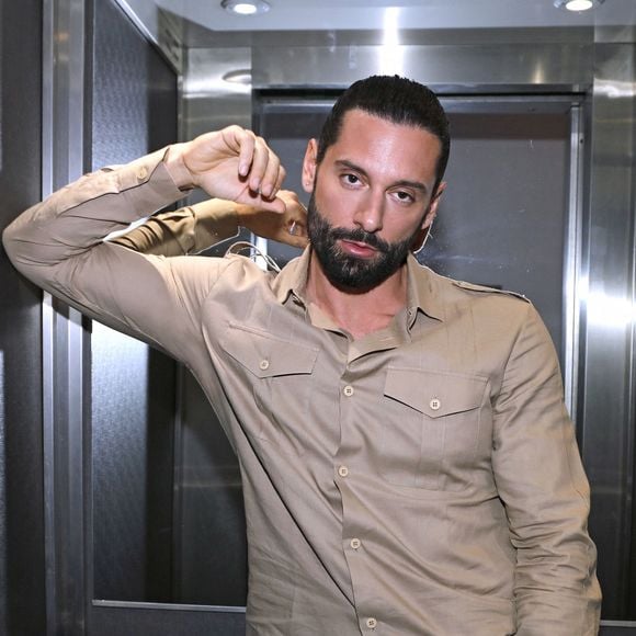 Portrait de Hugo Manos lors de l'enregistrement de l'émission "Chez Jordan". Le 4 mai 2022 © Cédric Perrin / Bestimage