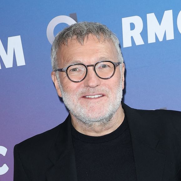 Laurent Ruquier et Marc-Olivier Fogiel lors de la conférence de presse de rentrée BFM TV. - RMC du groupe Altice France à Paris, France, le 31 août 2023. © Coadic Guirec/Bestimage