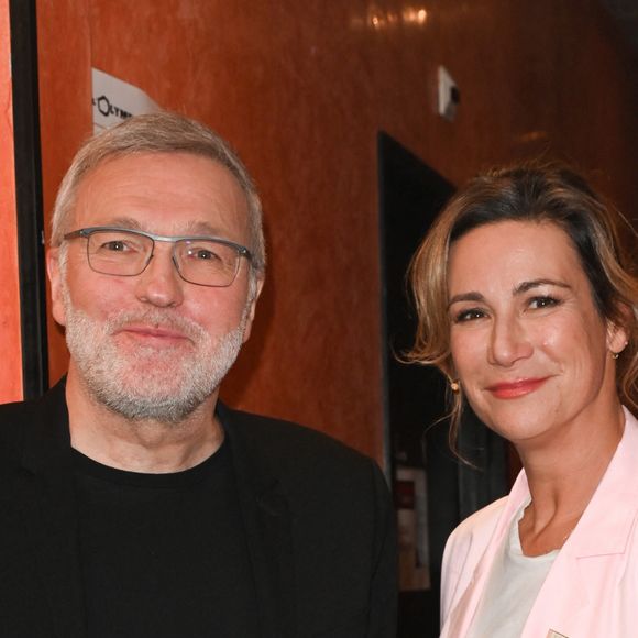 Exclusif - Laurent Ruquier et Virginie Hocq - Backstage - Anne Roumanoff fête ses 35 ans de carrière avec le spectacle "Anne Roumanoff & Co s'amusent" à l'Olympia de Paris le 4 décembre 2022. © Coadic Guirec/Bestimage
