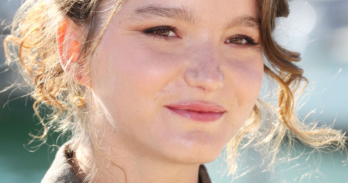 Axelle Dodier au photocall de la série Ici tout commence lors de la