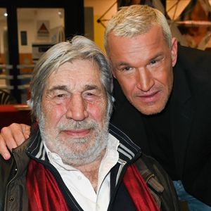 Jean-Pierre Castaldi et son fils Benjamin Castaldi - Vernissage de l'exposition Jean Gabin à l'Espace Landowski / Musée des Années 30 à Boulogne-Billancourt le 8 mars 2022. © Coadic Guirev/Bestimage