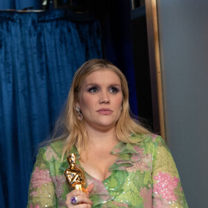 Emerald Fennell (enceinte) (Oscar du Meilleur scénario original pour le film "Promising Young Woman") - Backstage de la 93ème cérémonie des Oscars dans la gare Union Station à Los Angeles, le 25 avril 2021. 
