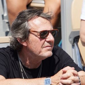 Jean-Luc Reichmann en tribunes lors des Internationaux de France de tennis de Roland Garros 2023, à Paris, France, le 6 juin 2023. © Jacovides-Moreau/Bestimage