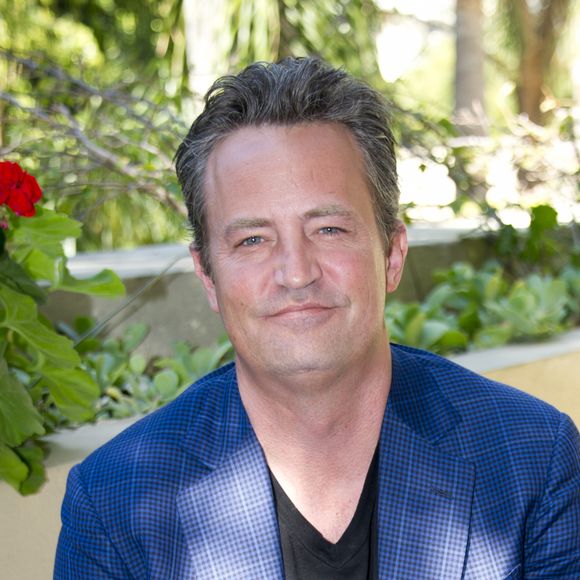 Matthew Perry - Conférence de presse avec les acteurs de la série "Odd Couple" à Beverly Hills. Le 25 février 2015