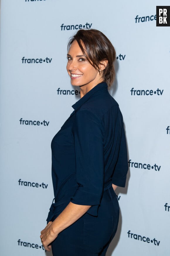 Julia Vignali lors du photocall dans le cadre de la conférence de presse de France Télévisions au Pavillon Gabriel à Paris, France, le 24 août 2021. © Pierre Perusseau/Bestimage.