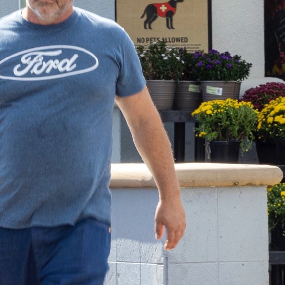 Exclusif - Matt LeBlanc ("Friends") fait des provisions au supermarché "Ralphs" à Los Angeles, le 12 septembre 2022. L'acteur de 44 ans, semble porter un tee-shirt tâché.