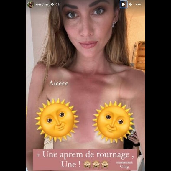 Delphine Wespiser s'affiche topless.