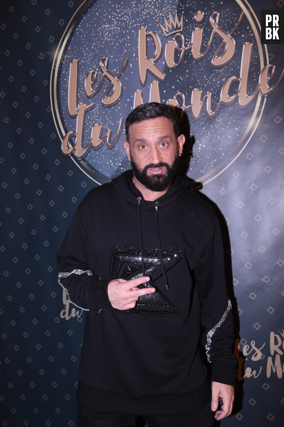 Exclusif - Cyril Hanouna - Dîner de gala de l'association "Les rois du monde" à la salle Wagram à Paris le 13 mars 2023. Lundi 13 mars 2023, à la Salle Wagram – Chateauform (Paris 17ème), s’est tenu le Gala annuel de l’Association Les Rois du Monde, au profit des enfants orphelins, hospitalisés et défavorisés. « Qui à le droit, qui à le droit, qui à le droit d’faire ça à un enfant »... Il va sans dire que ces mots ont rencontré un écho singulier hier soir, lorsque P.Bruel a entonné le refrain de son titre éponyme devant un public de plus de 400 personnes, tout acquis à la cause des Rois du Monde. Animée par la présentatrice TV H.Mannarino, Maîtresse de Cérémonie, cette soirée d’exception a vu de nombreuses personnalités se succéder sur scène : l’animateur C.Hanouna, l’humoriste T.Saint Laurent, les chanteurs S.Luna, Ridsa, Symon et Yannick, ou encore l’artiste-sculpteur R.Orlinski, Vice-Président de l’Association. Rythmé par un cocktail, un plateau d’artistes, un dîner et une vente aux enchères, cet événement a réuni célébrités et anonymes autour d’un Gala inédit, au sein de la somptueuse Salle Wagram – Chateauform. « Je souhaite remercier l’ensemble des parties prenantes qui nous ont permis de vivre ces instants magiques : les artistes, les bénévoles, et surtout nos donateurs sans qui rien ne serait possible... Car derrière tous les moments de joie vécus ce soir, se jouent le présent et l’avenir des milliers d’enfants que nous soutenons » a souligné Stéphanie Robert, Présidente des Rois du Monde. Fondée en 2012, les Rois du Monde (ou LRDM) est une Association à but non lucratif (loi 1901), reconnue d’intérêt général. Elle œuvre en France comme à l’étranger pour les enfants orphelins, hospitalisés et défavorisés. Elle les soutient de manière financière, matérielle, éducative, sportive et culturelle. L’engagement de ses 180 bénévoles, conjugué à la générosité de ses donateurs, lui permet aujourd’hui d’être présent dans 7 pays (France, Maroc, Israël, États-Unis, Nigéria, Côte d’Ivoire, RDC). © Rachid Bellak / Bestimage  No Web - Belgique et Suisse 