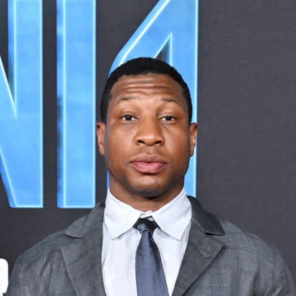 Info - L'acteur Jonathan Majors coupable d'agression sur une ex-petite amie et exclu de Marvel - Info - Jonathan Majors interpellé à New York pour une agression présumée - Jonathan Majors au photocall du film Ant-Man et la Guêpe : Quantumania au Regency Village à Los Angeles le 6 février 2023.  