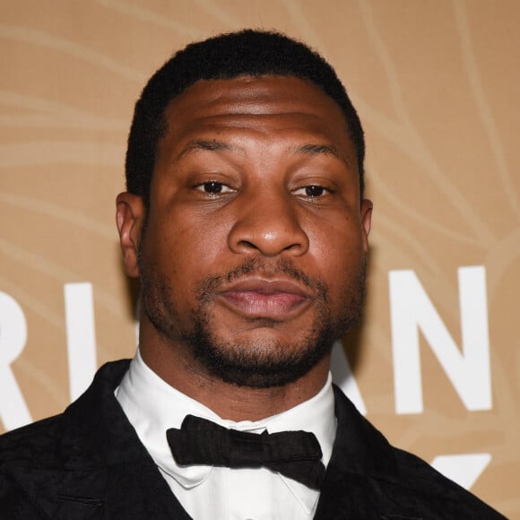 Info - L'acteur Jonathan Majors coupable d'agression sur une ex-petite amie et exclu de Marvel - Jonathan Majors au photocall de la soirée des "5ème American Black Film Festival Honors" à Los Angeles, le 5 mars 2023.  Celebritied attend the 5th American Black Film Festival Honors: A Celebration Of Excellence In Hollywood at 1 Hotel West Hollywood. 