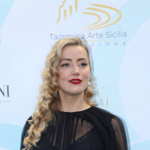 BGUK_2672526 - TAORMINA, ITALY - Actress Amber Heard greets fans while promoting her new film "In the Fire" at the 69th Taormina Film Festival Pictured: Amber Heard 