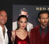 Dwayne Johnson, Gal Gadot, Ryan Reynolds à la première du film "Red Notice" à Los Angeles, le 3 novembre 2021.